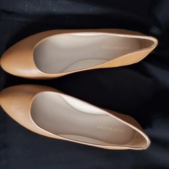 Stuart weitzman tan flat shoes,size 7.5 - Picture 5 of 5